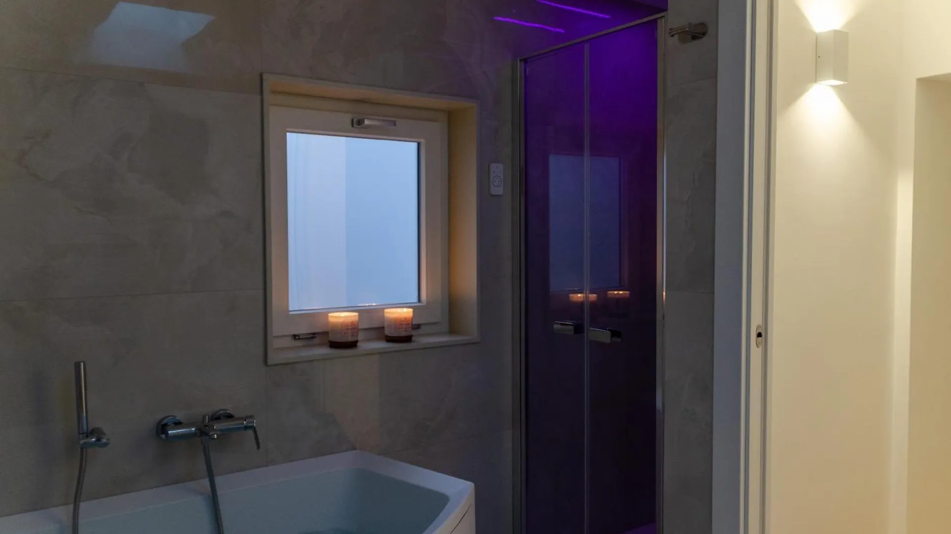 Apulialux - San Lorenzo Luxury Apartment Con Jacuzzi In Centro Brindisi