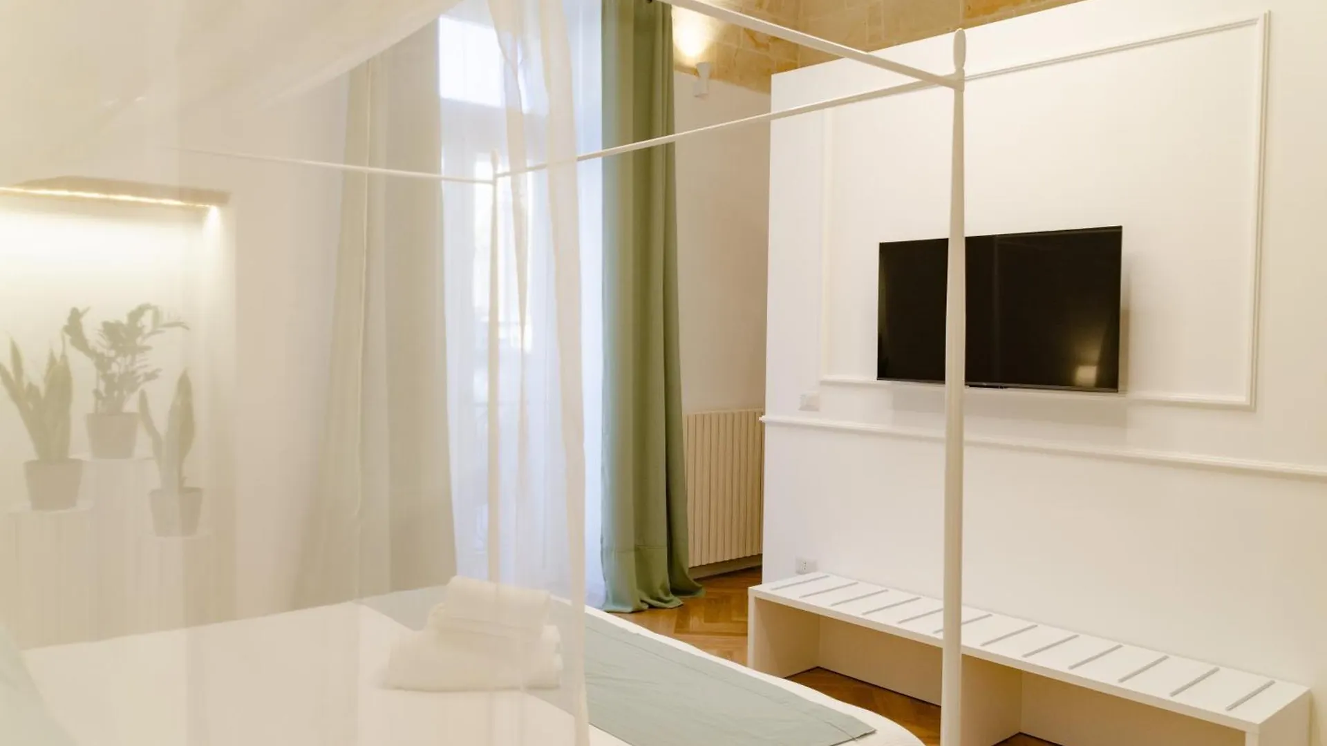 Apulialux - San Lorenzo Luxury Apartment Con Jacuzzi In Centro Brindisi