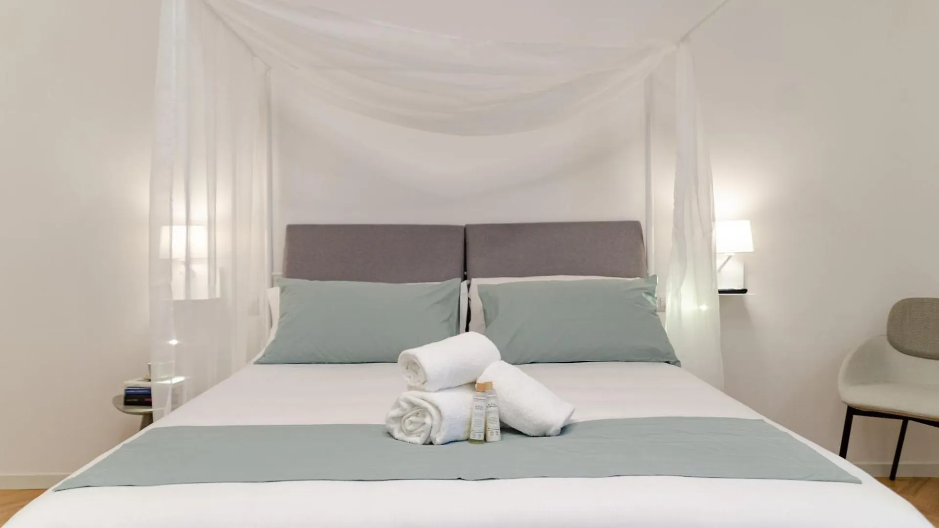 Apulialux - San Lorenzo Luxury Apartment Con Jacuzzi In Centro Brindisi