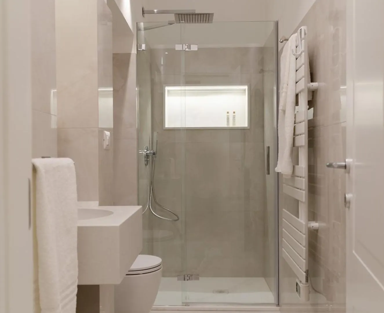 Apulialux - San Lorenzo Luxury Apartment Con Jacuzzi In Centro Brindisi