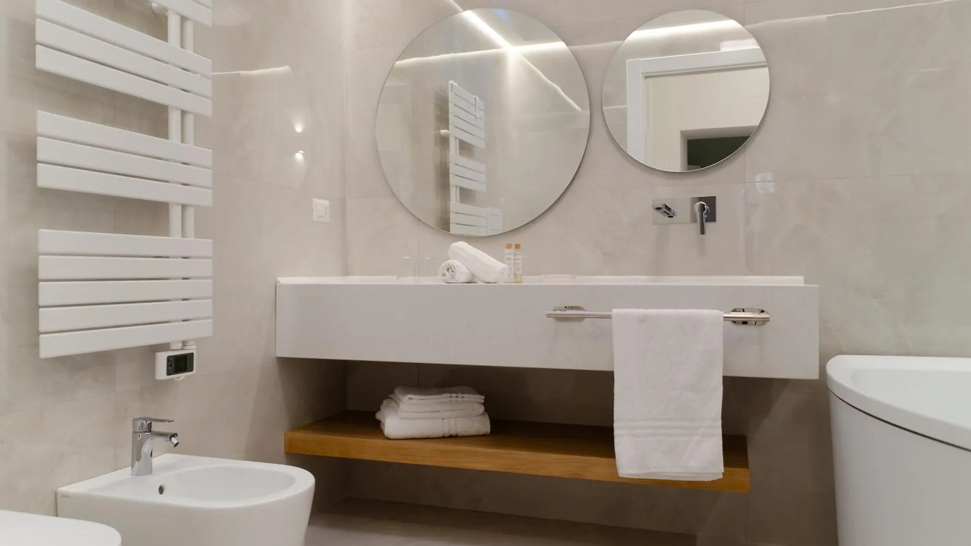 Apulialux - San Lorenzo Luxury Apartment Con Jacuzzi In Centro Brindisi